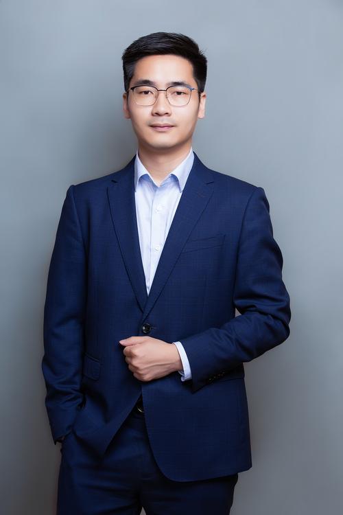 吴埂珐 视觉与舞美负责人